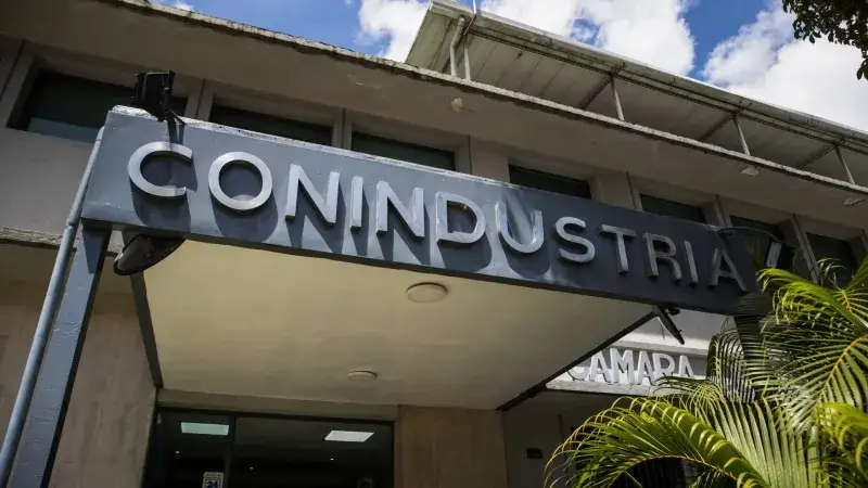Conindustria exige simplificación aduanera y mayor crédito bancario