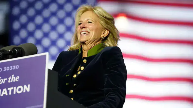 Mujer de Joe Biden pedira permiso para trabajar