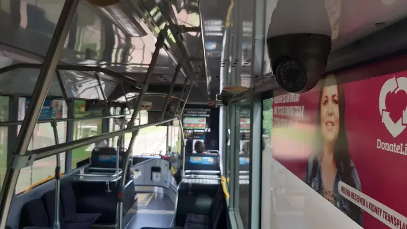 Archivo: CCTV de autobús público en Darwin, Australia 03.jpg