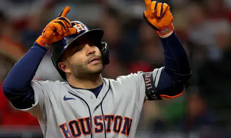 Altuve abandona el partido de los Astros por contusión en la pierna