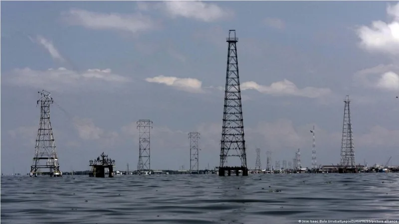 El petróleo cae a mínimos de marzo tras acuerdo provisional entre EE UU e Irán