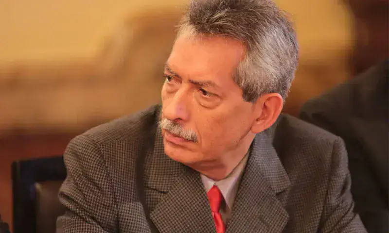 Diputado Vera está "convencido" que el 1M habrá anuncios importantes