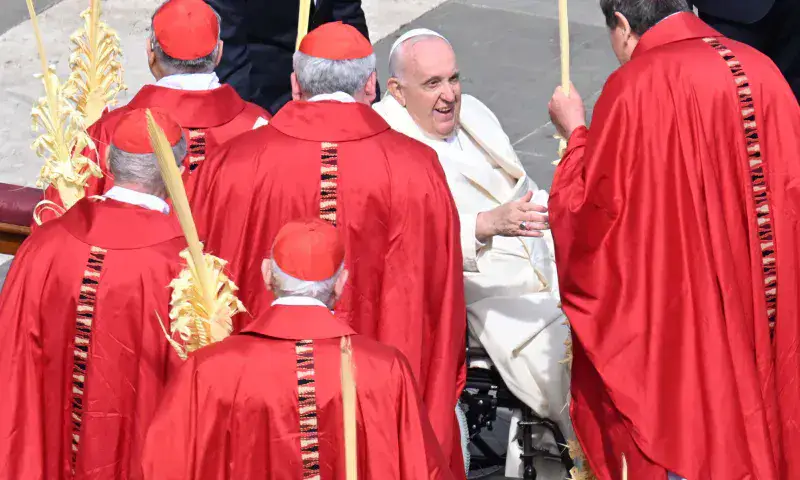El Papa preside el Domingo de Ramos tras su hospitalización