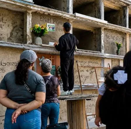 Sepultar víctimas del sismo cuesta hasta 200 dólares