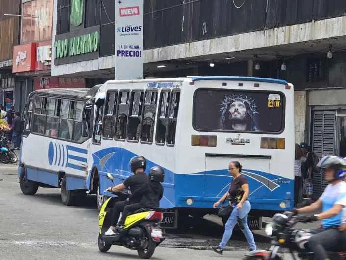 Caracas sigue con 60% de transporte tras sismos