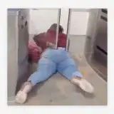 
			VIDEO: Mujer intenta colarse sin pagar en el Transmilenio de Bogotá y termina atascada		