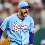 Martín Pérez gana su primer juego para la causa de los Rangers
