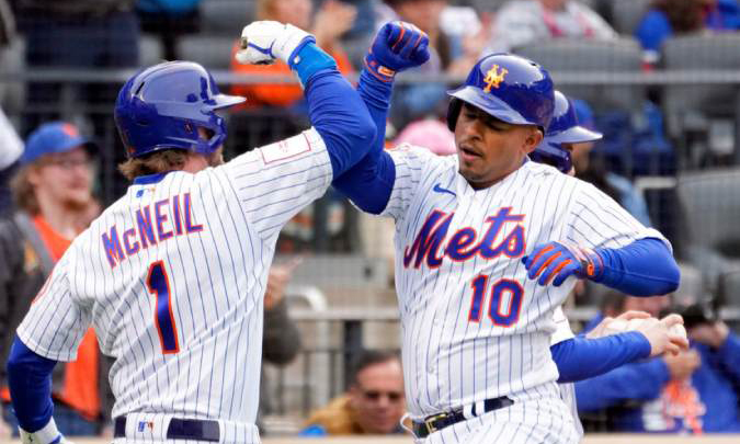 Eduardo Escobar saca el segundo jonrón de la temporada