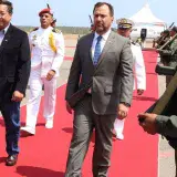 Luis Arce llega al país para firma de acuerdos con Nicolás Maduro