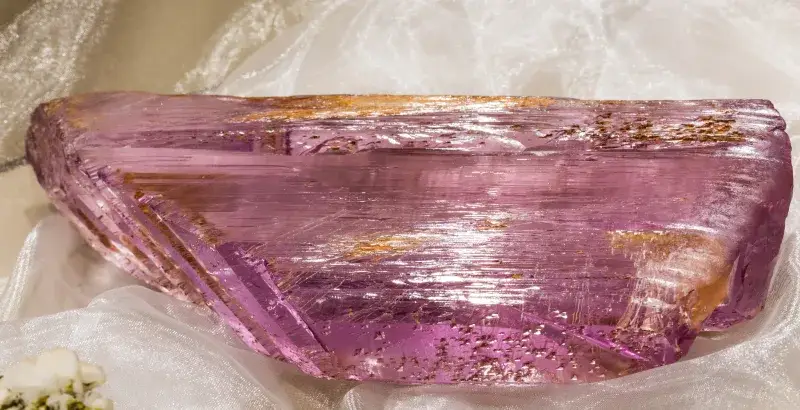 File:Kunzite, Minas Gerais, Brazil-8801.jpg