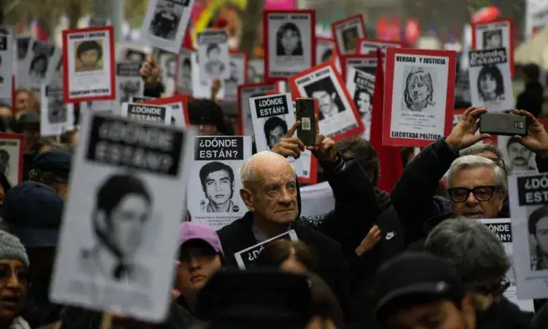 Miles de chilenos conmemoran 50 años del golpe de Estado