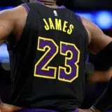 LeBron James avisa que su próximo paso se conocerá pronto