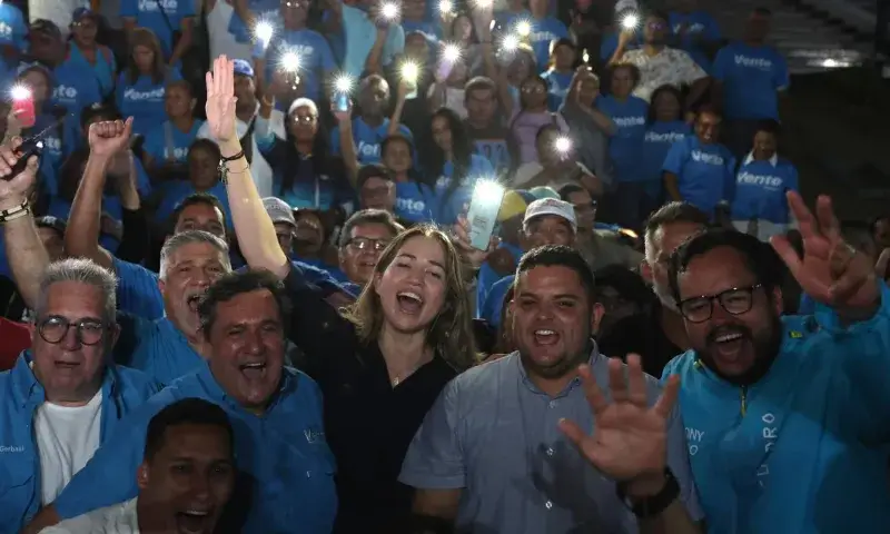 María Corina Machado celebra el retorno de Claudia Macero al país