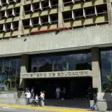 Ministerio de Educación suspende clases en todo el país tras los sismos