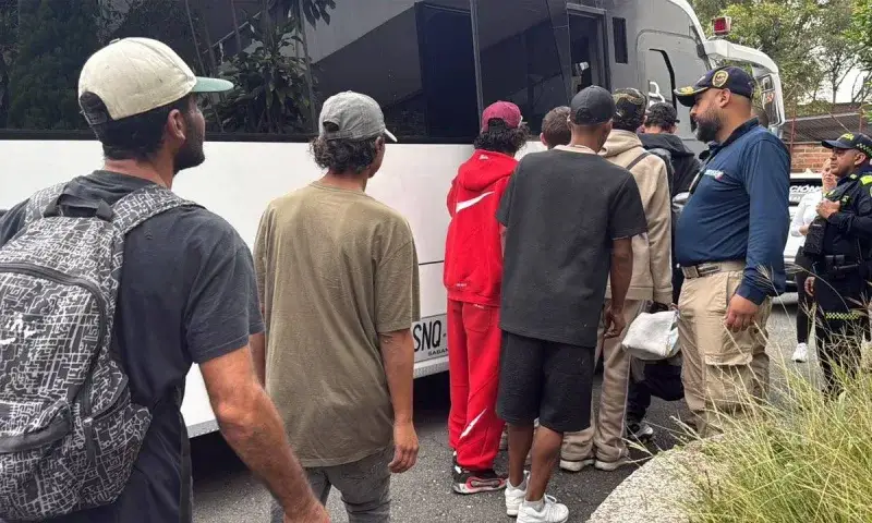 Medellín expulsa a 17 venezolanos por diversos delitos
