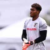 Aston Villa apunta a Zion Suzuki como posible sustituto de Emiliano Martínez