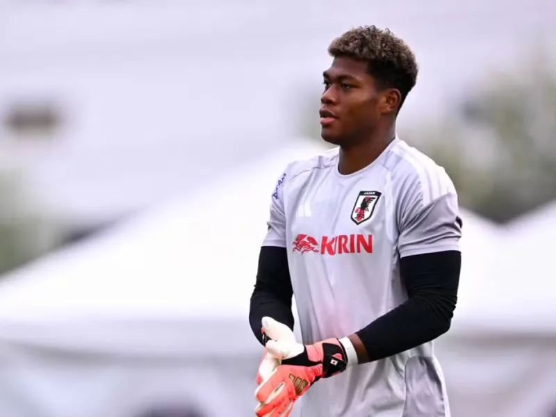 Aston Villa apunta a Zion Suzuki como posible sustituto de Emiliano Martínez