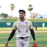 Ricardo Pinto lanzó primores y ganó el primero en México 