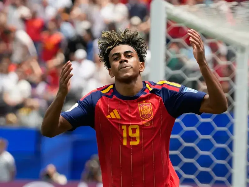 Lamine Yamal lideró a España en el 3-0 que selló el pase a octavos