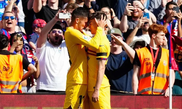 El Barcelona supera la prueba del Atlético y se acerca al título