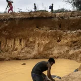 Cortar el flujo de gasolina y de mercurio acabaría con la minería ilegal