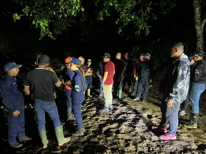 Crecida del río Agua Blanca anega 17 viviendas en el estado Sucre