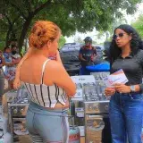 Emily Riera entrega 500 cocinas a familias afectadas por sismo
