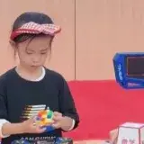 Niña china de seis años rompe récord mundial con el Cubo de Rubik
