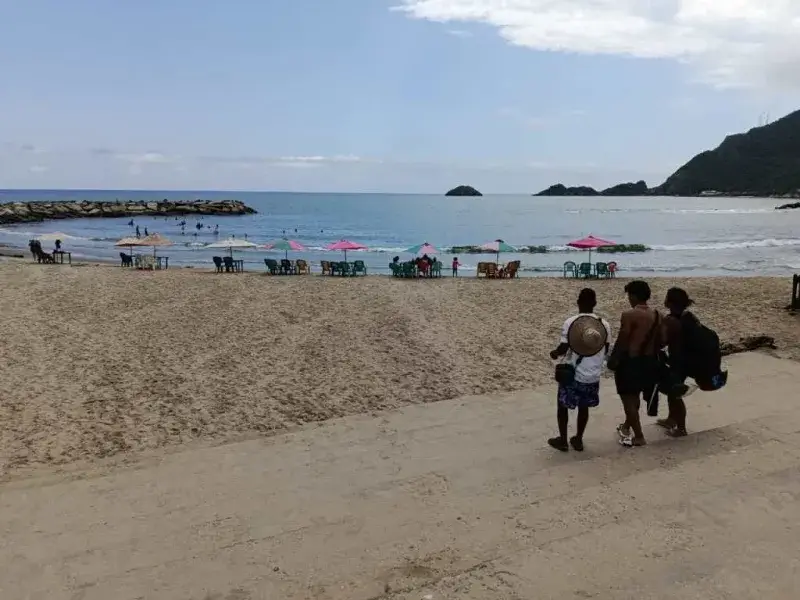 Apagones de 18 horas hunden el comercio en Ocumare de la Costa