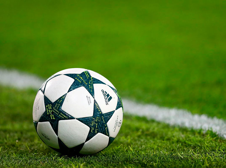 Imputan violación a cuatro futbolistas