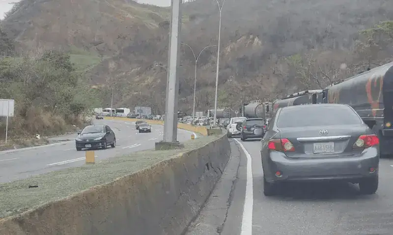 Fijan velocidad máxima de 45 km/h para vehículos de carga pesada