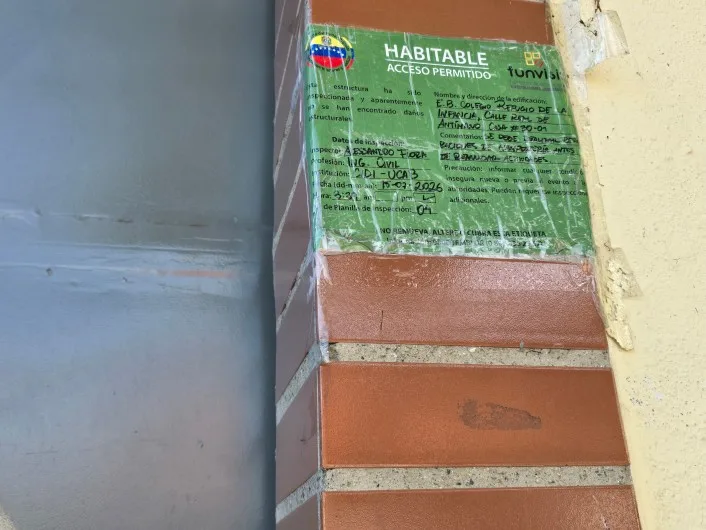 Escuelas en Caracas arrancan clases entre daños sísmicos y baja