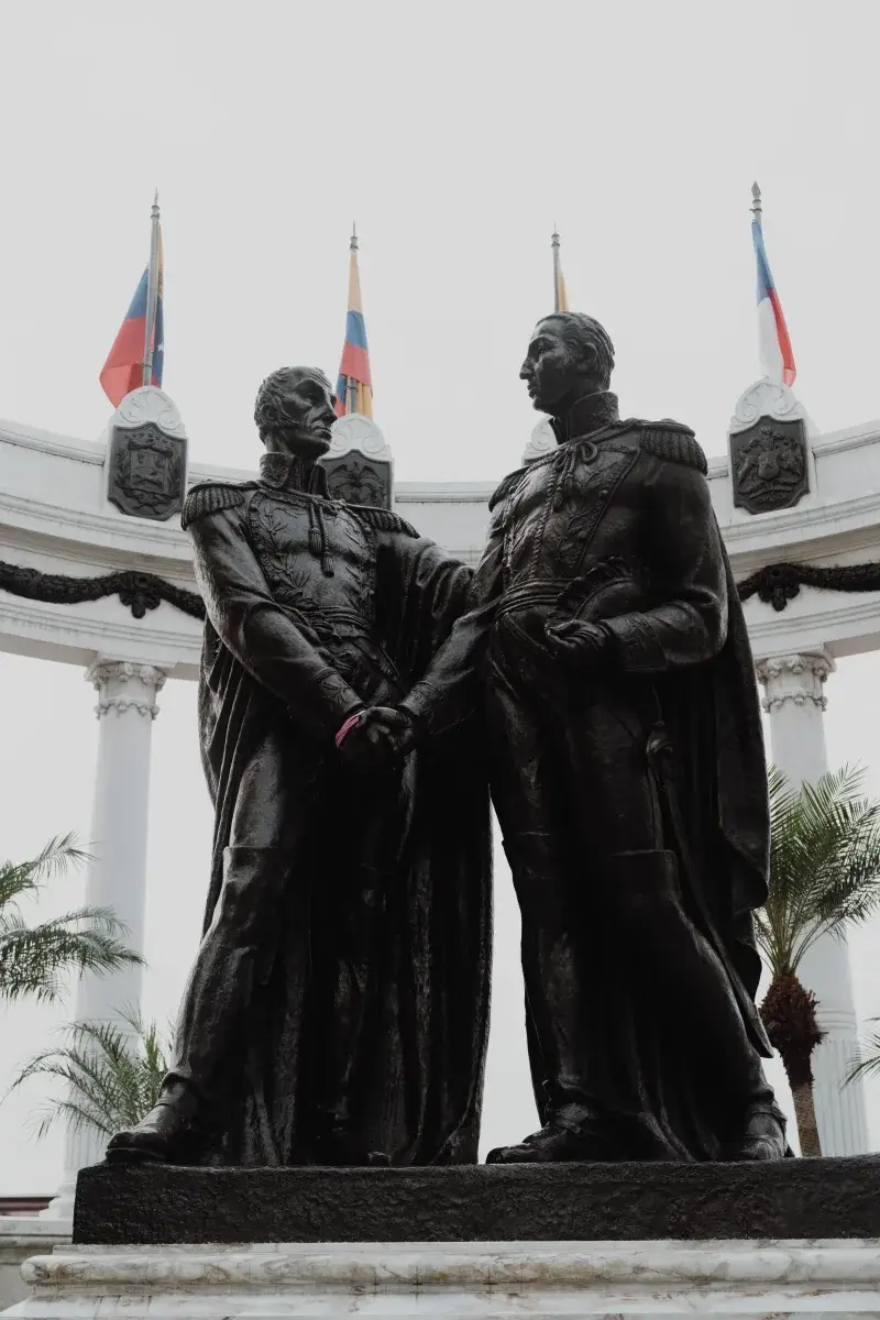 Historic statues of Bolivar and San Martin at Hemicycle de la Rotonda, Guayaquil.