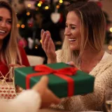 En un mínimo de 5 dólares fijan tarifa de regalo para el amigo secreto