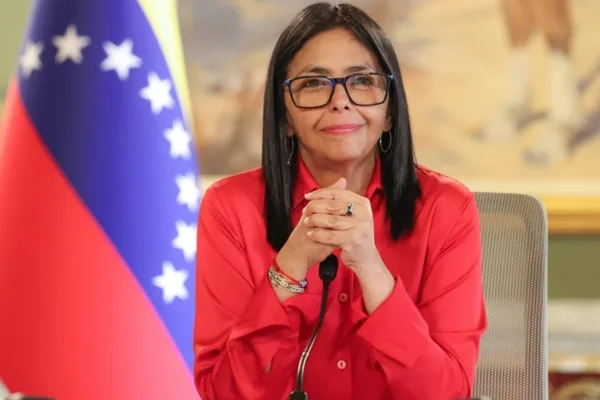 Delcy Rodríguez felicita a De La Espriella y pide una relación bilateral de respeto
