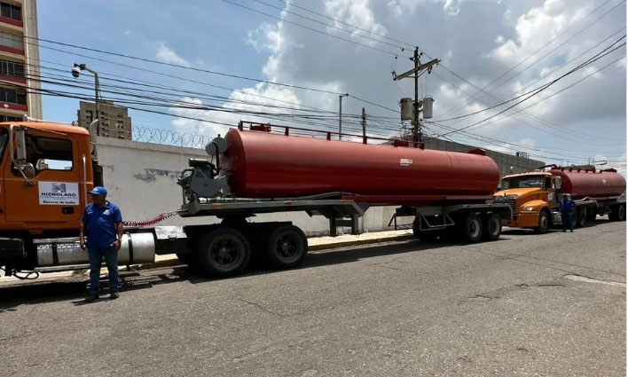Hidrolago recibe dos camiones vacum para atender sistema de agua en Zulia