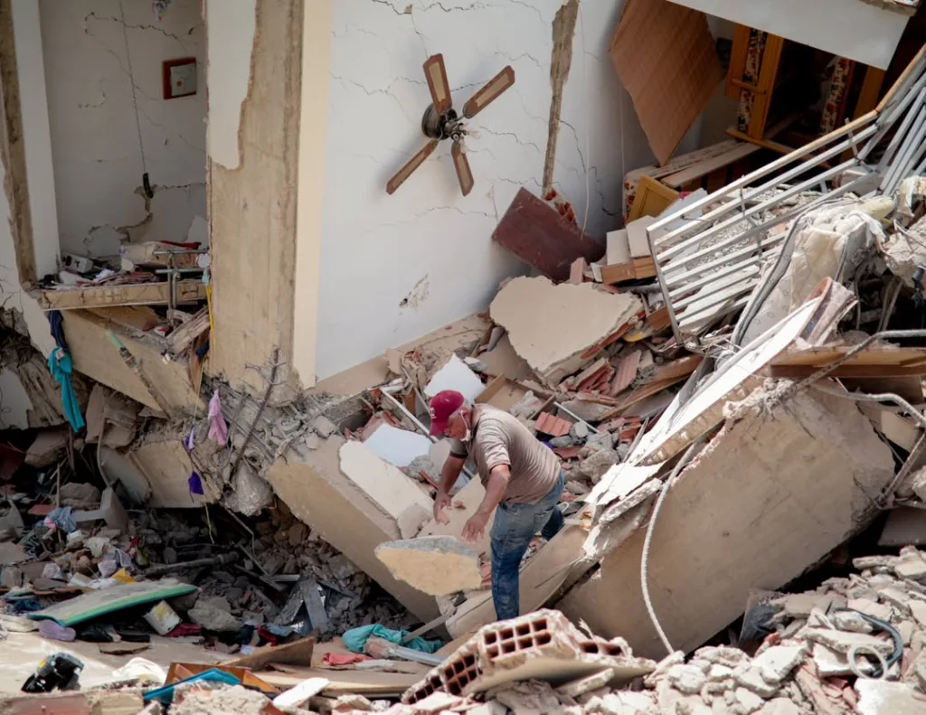 Gobierno eleva a 1.450 los fallecidos por los terremotos del 24 de junio