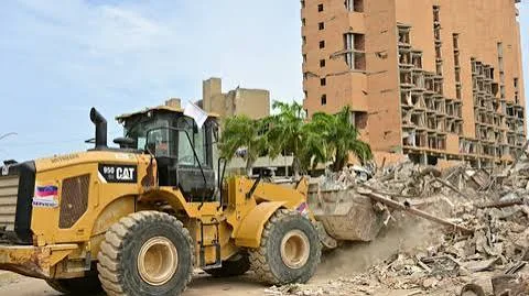 Familias en La Guaira exigen maquinaria para rescatar víctimas