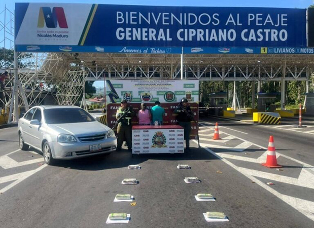 Detectan 6 kilos y medio de cocaína en “secreta” del piso de un Optra, en Barinas