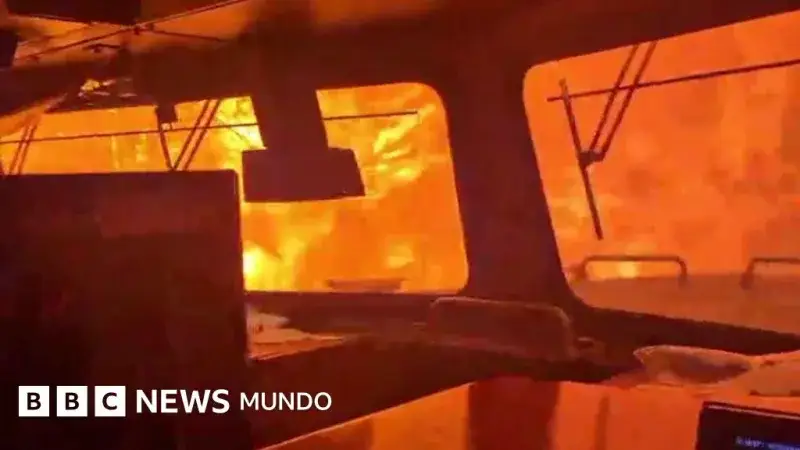 Tren de carga atrapado por incendio forestal en Armstrong, Ontario