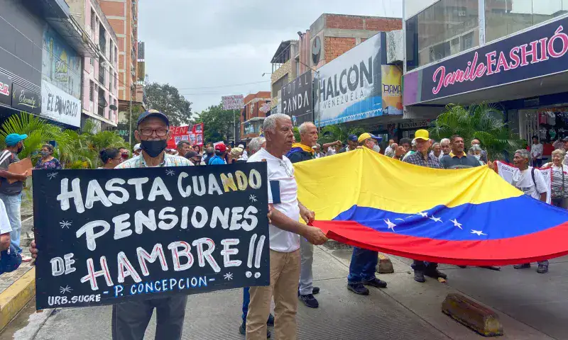 Trabajadores convocan a un cacerolazo para este lunes