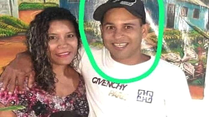 
			Asesinó a su pareja, a su hijastro e hirió al cuñado y huyó		