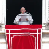 Francisco pide cese de la violencia y diálogo en Sudán