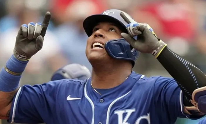 Salvador Pérez a un inatrapable de igualar a Pablo Sandoval
