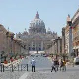 Vaticano aclara que se pueden conservar cenizas de difuntos en "un lugar significativo"
