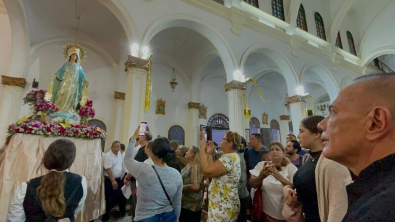 
			Rosales pidió a la Virgen de la Medalla Milagrosa por el florecimiento del Zulia y Venezuela		