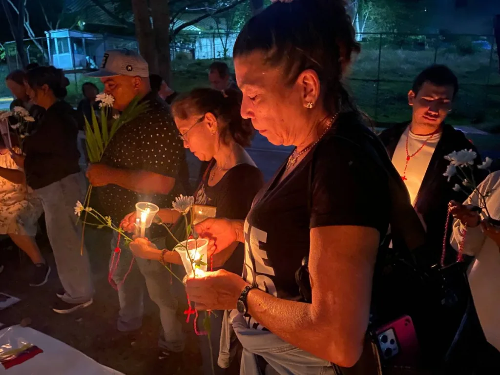 Familiares de presos políticos hacen vigilia por Carmen Navas en Caracas