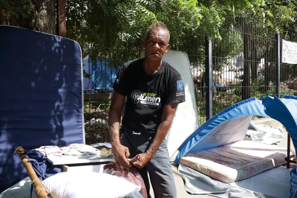 Damnificados del sismo en La Guaira buscan empleo para rehacer