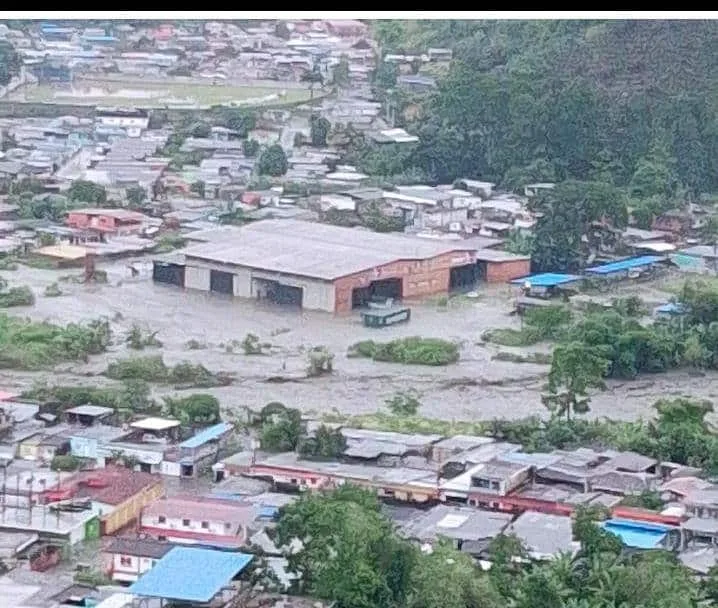 Lluvias anegan calles y viviendas en Chabasquén y dejan decenas de familias afectadas