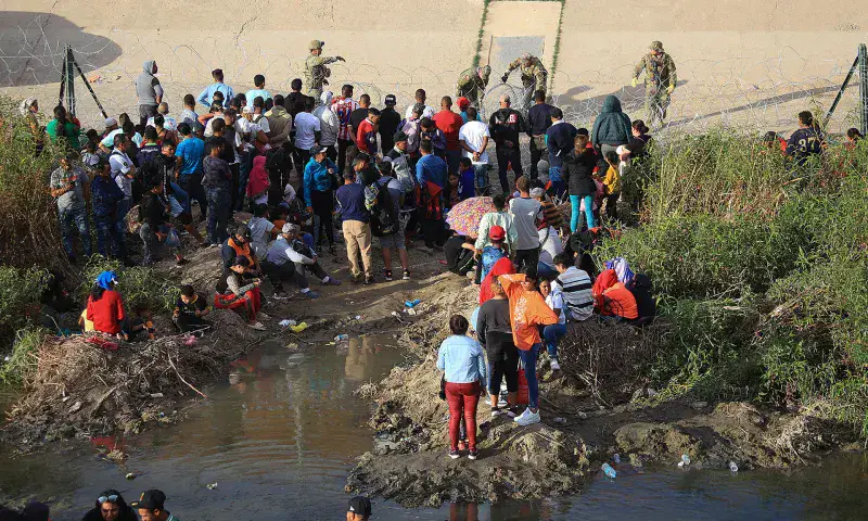 Migrantes varados en México arriesgan sus vidas para llegar a EE. UU.